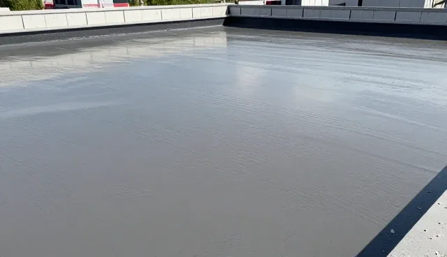 屋面防水施工中高弹材料的应用与选择